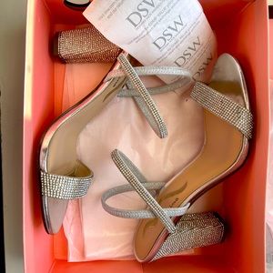 Sanchia true silver open toe pumps!✨